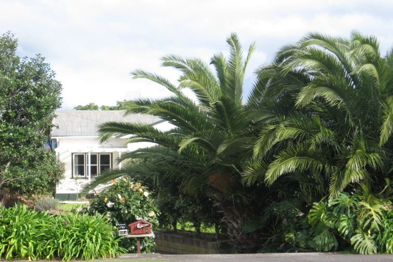 Photo of property in 82 Taikata Road, Te Atatu Peninsula, Auckland, 0610