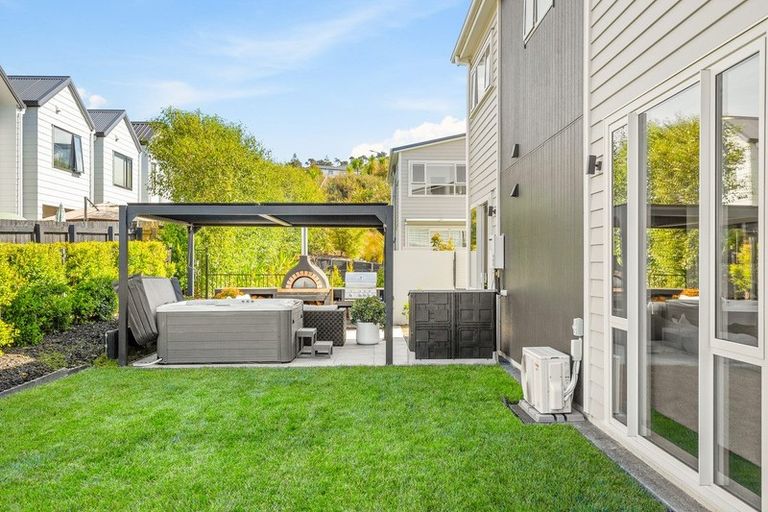 Photo of property in 69 Karepiro Drive, Stanmore Bay, Whangaparaoa, 0932