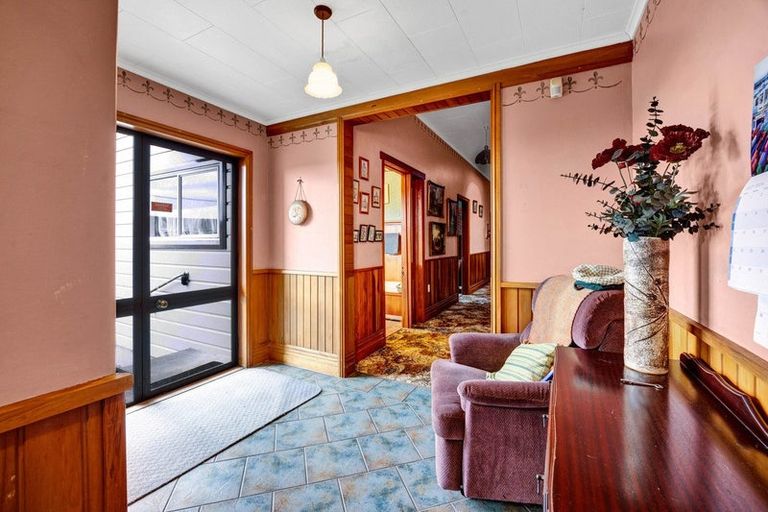 Photo of property in 165 South Road, Hawera, 4610