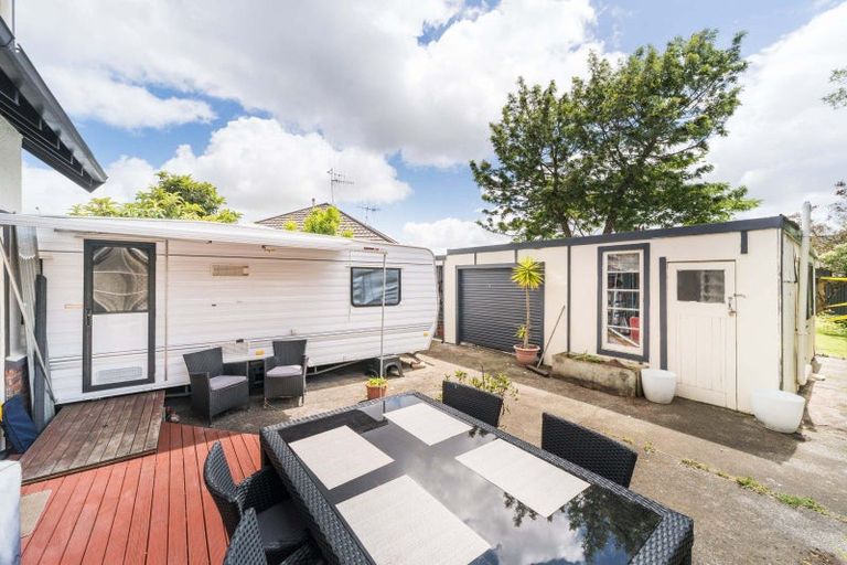 Photo of property in 61 Victoria Avenue, Palmerston North, 4410