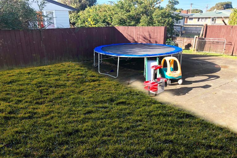 Photo of property in 34 Brains Road, Kelston, Auckland, 0602