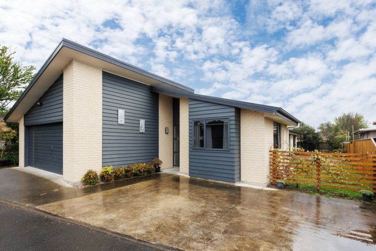 Photo of property in 4 Northbrook Court, Roslyn, Palmerston North, 4414