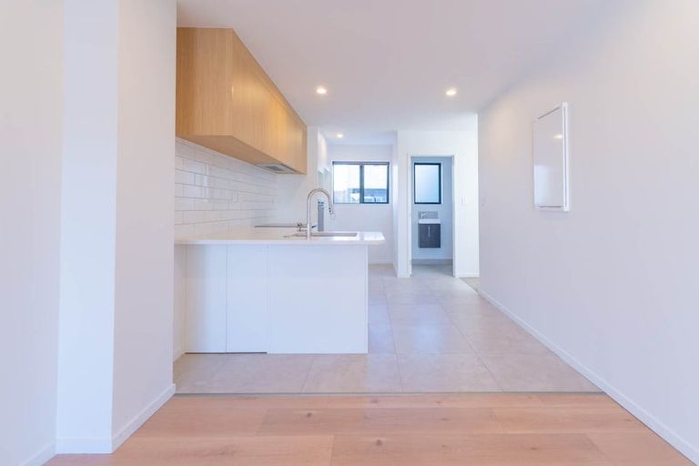 Photo of property in 1/82 Rosewarne Crescent, Glendene, Auckland, 0602