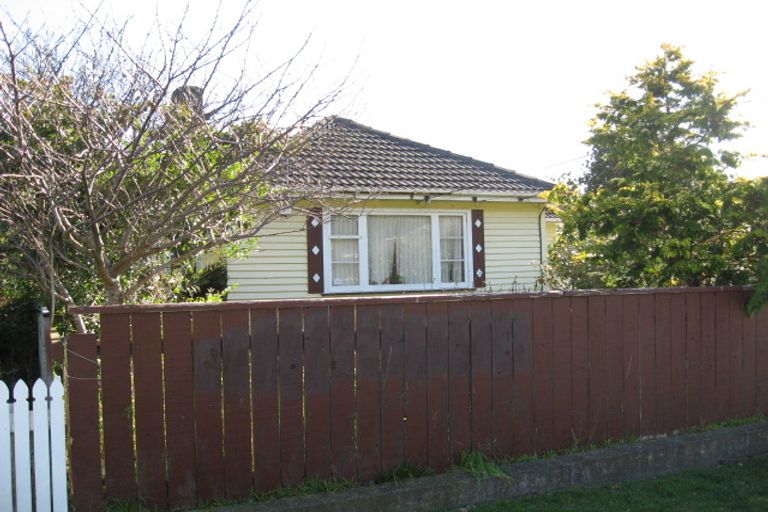 Photo of property in 135 Moohan Street, Wainuiomata, Lower Hutt, 5014
