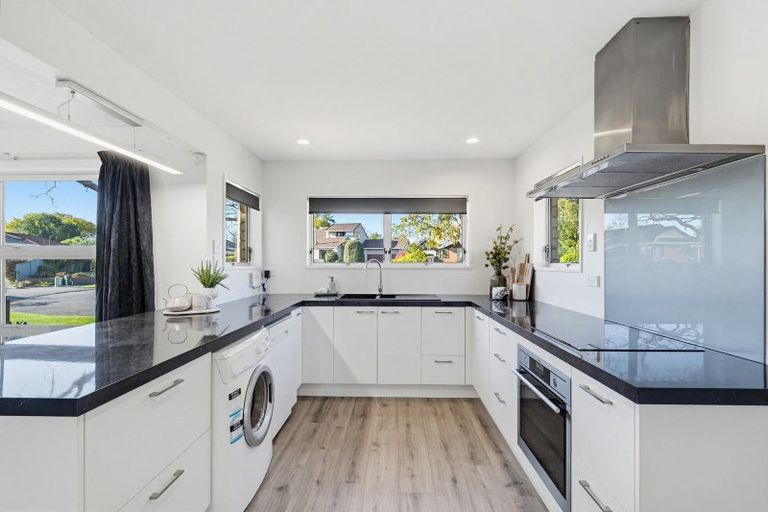 Photo of property in 1/3 Waimokihi Place, Somerfield, Christchurch, 8024