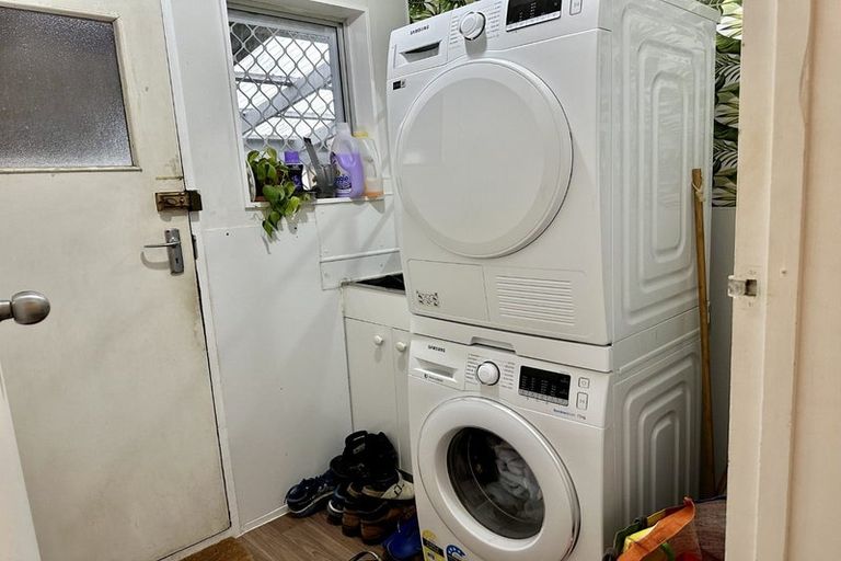 Photo of property in 2 Bryce Place, Kelvin Grove, Palmerston North, 4414