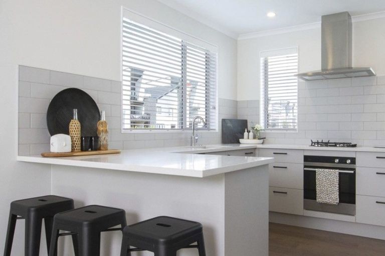 Photo of property in 104a Wharf Road, Te Atatu Peninsula, Auckland, 0610