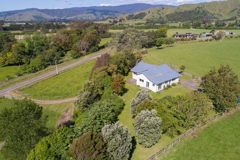 Photo of property in 130 Te Horo Hautere Cross Road, Hautere, Otaki, 5582