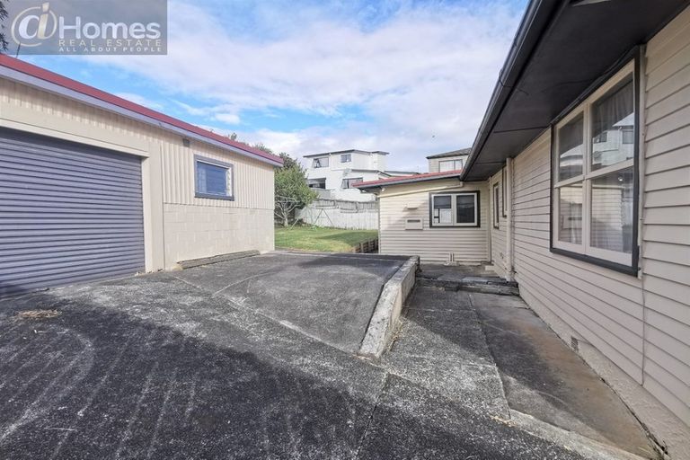 Photo of property in 16 Edgewood Way, Henderson, Auckland, 0612