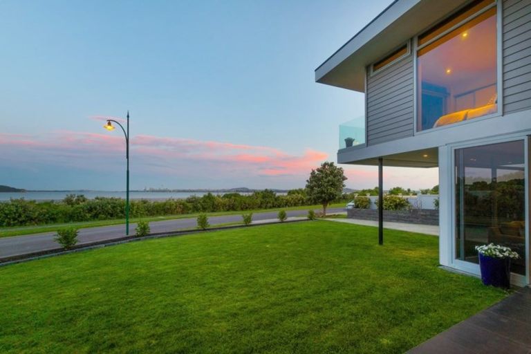 Photo of property in 7 Karemoana Drive, Te Atatu Peninsula, Auckland, 0610