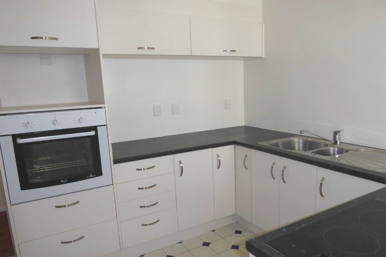 Photo of property in Rehutai Flats, 268u2 Oriental Parade, Oriental Bay, Wellington, 6011