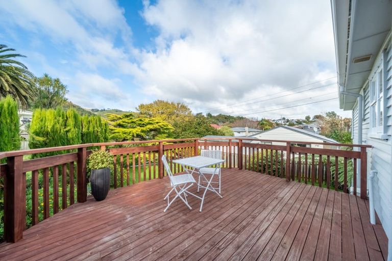 Photo of property in 4 Coates Street, Tawa, Wellington, 5028