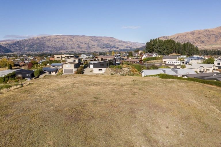 Photo of property in 10 Mataraki Place, Wanaka, 9305