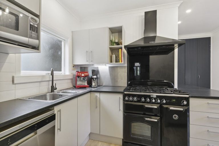 Photo of property in 80 Glenmore Street, Northland, Wellington, 6012