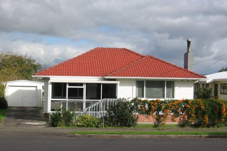 Photo of property in 84 Taikata Road, Te Atatu Peninsula, Auckland, 0610