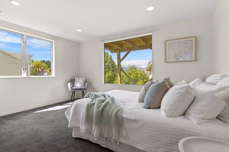 Photo of property in 32 Dart Place, Fernhill, Queenstown, 9300