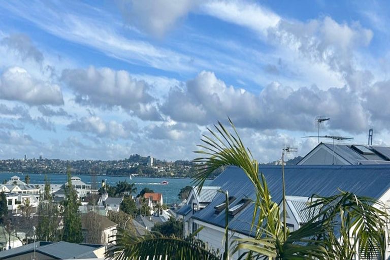 Photo of property in 2/9 Calliope Road, Devonport, Auckland, 0624