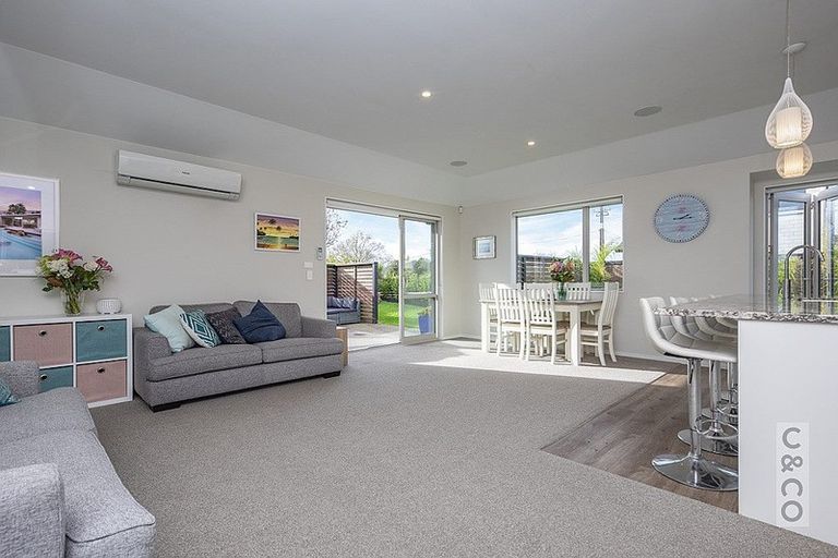 Photo of property in 124 Pohutukawa Parade, Riverhead, 0820
