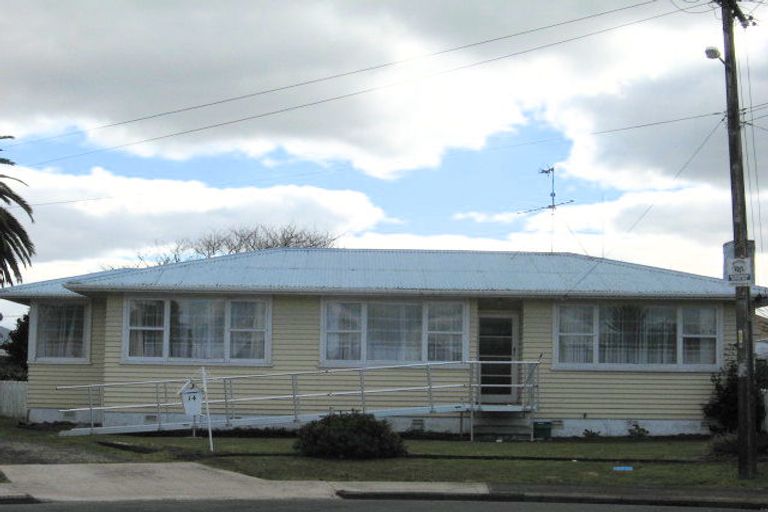 Photo of property in 14 Mountbatten Place, Papakura, 2110