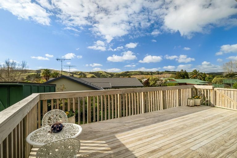 Photo of property in 2 Kassa Rise, Helensville, 0800