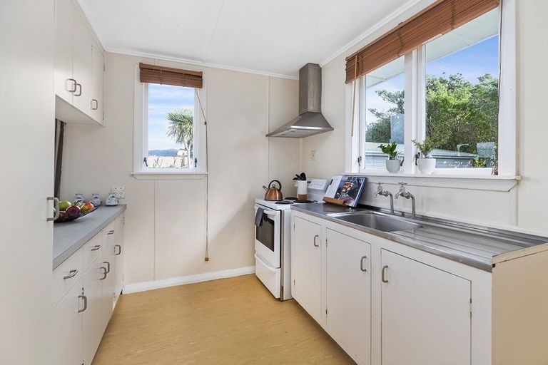 Photo of property in 2 Rakihau Place, Titahi Bay, Porirua, 5022