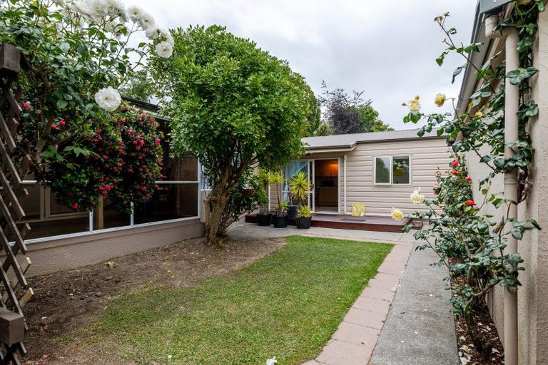 Photo of property in 86 Wikiriwhi Crescent, Awapuni, Palmerston North, 4412