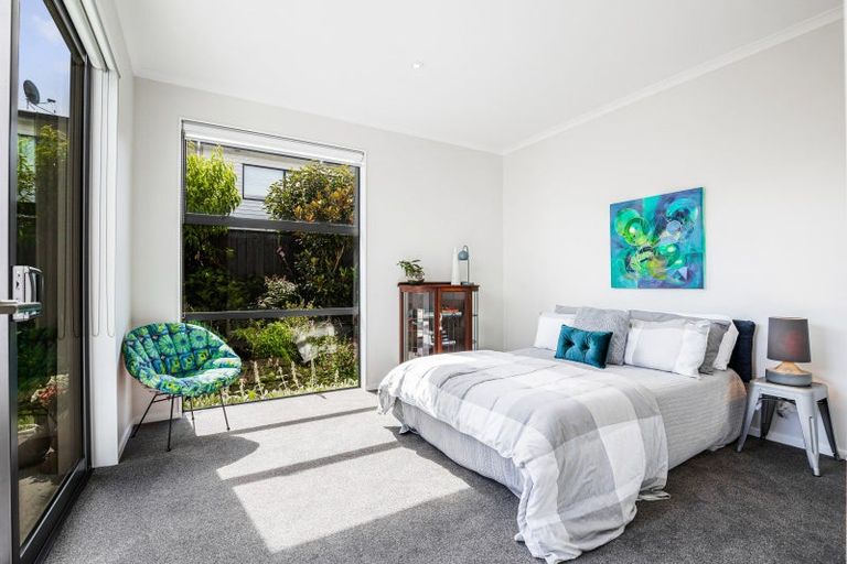 Photo of property in 16 Sacred Kingfisher Road, Hobsonville, Auckland, 0616