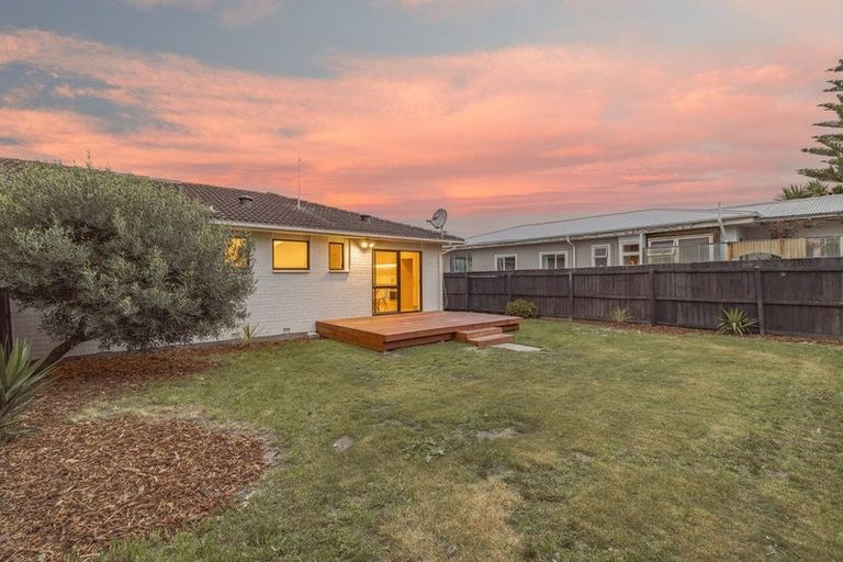 Photo of property in 2/22 Marine Parade, North New Brighton, Christchurch, 8083