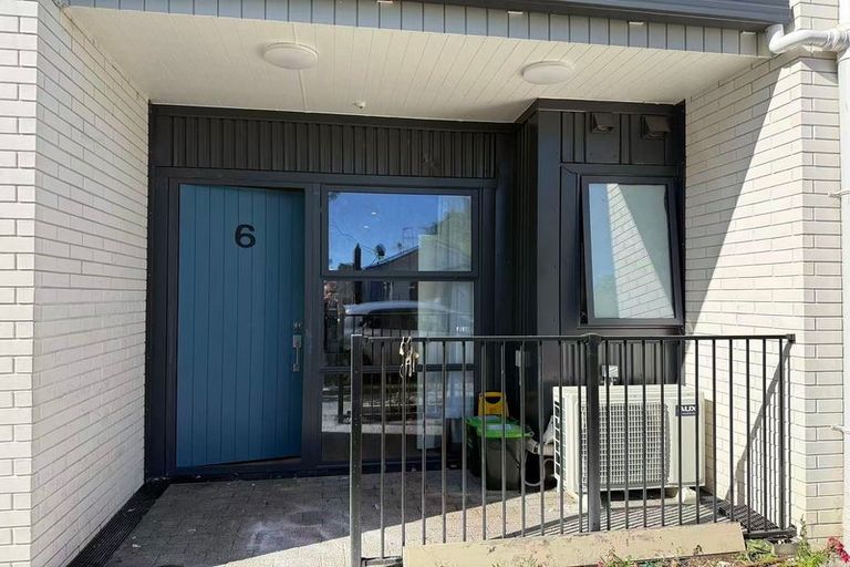 Photo of property in 6/1 Kaponga Crescent, New Lynn, Auckland, 0600