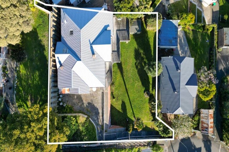 Photo of property in 33 Seapoint Road, Bluff Hill, Napier, 4110
