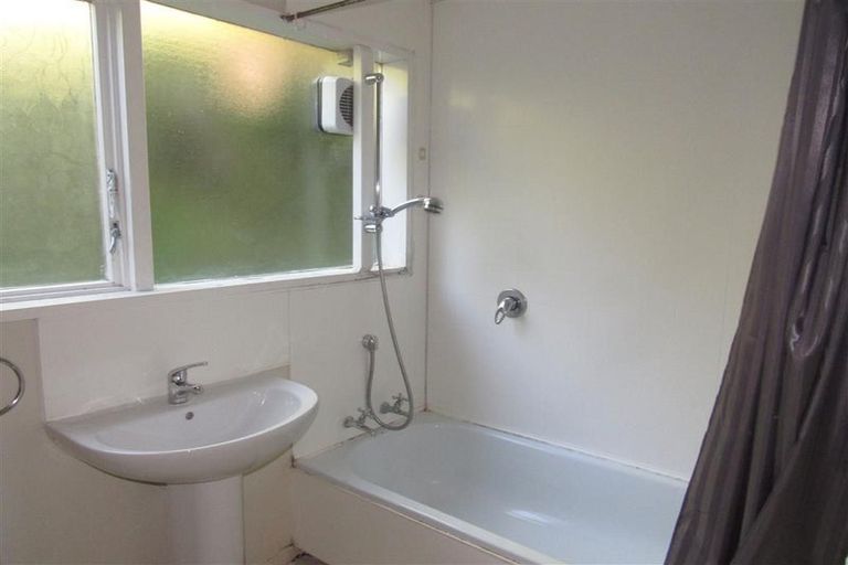 Photo of property in 64 Pembroke Road, Northland, Wellington, 6012