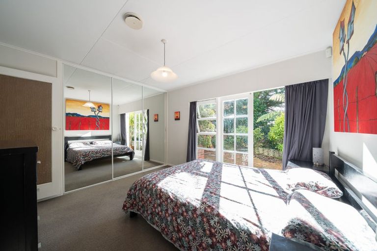 Photo of property in 10 Court Road, Tawa, Wellington, 5028