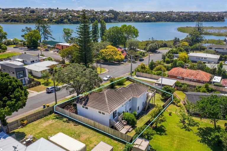 Photo of property in 811 Te Atatu Road, Te Atatu Peninsula, Auckland, 0610