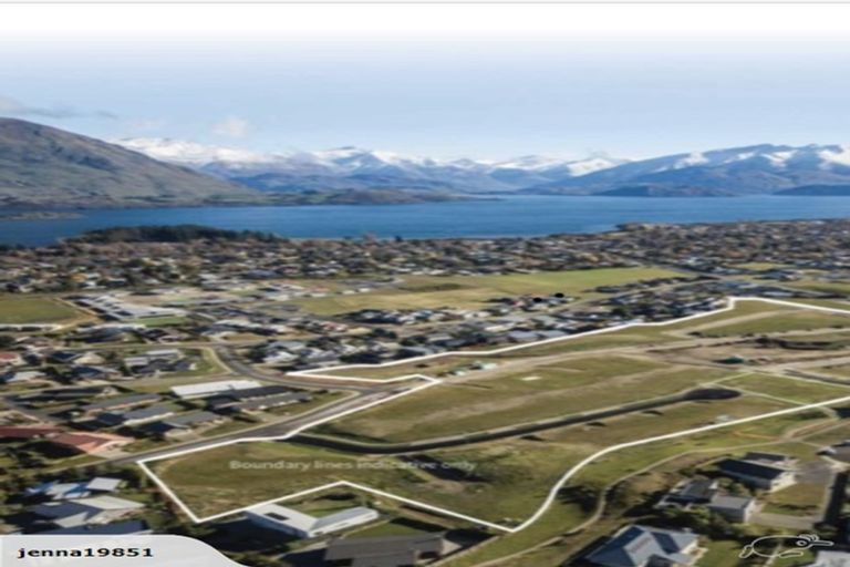 Photo of property in 12 Landsborough Lane, Wanaka, 9305