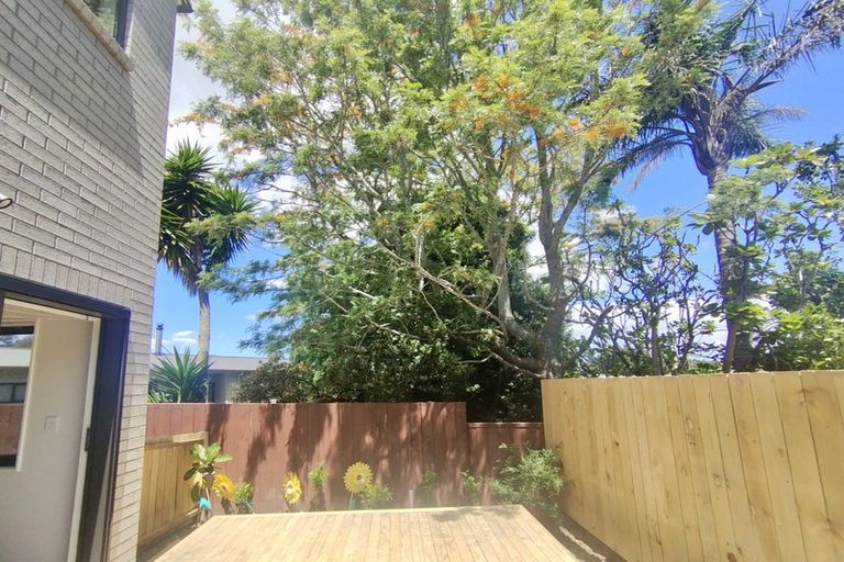 Photo of property in 43b West Harbour Drive, West Harbour, Auckland, 0618