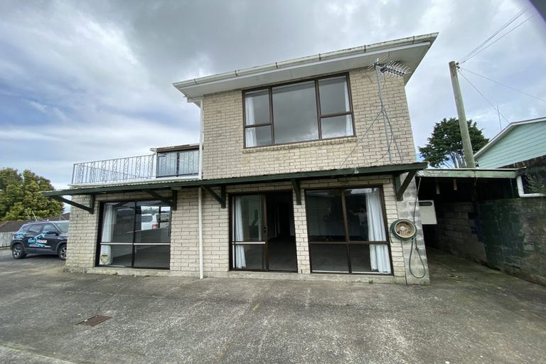 Photo of property in 20 Christmas Road, Manurewa, Auckland, 2102