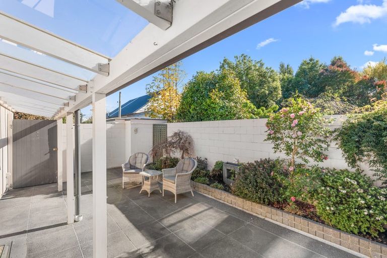 Photo of property in 2/207a Fifield Terrace, Opawa, Christchurch, 8023