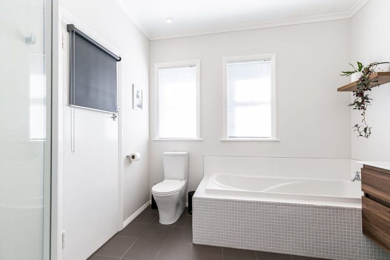 Photo of property in 51 Jackson Street, Island Bay, Wellington, 6023