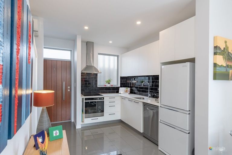 Photo of property in 1/24 Tamar Street, Island Bay, Wellington, 6023