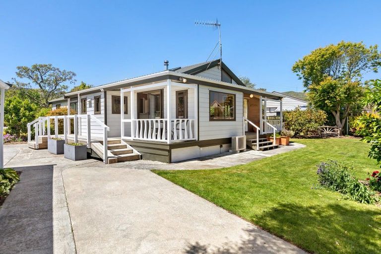 Photo of property in 43 Nimmo Avenue, Waikanae, 5036