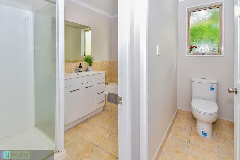 Photo of property in 26 Piriti Place, Weymouth, Auckland, 2103