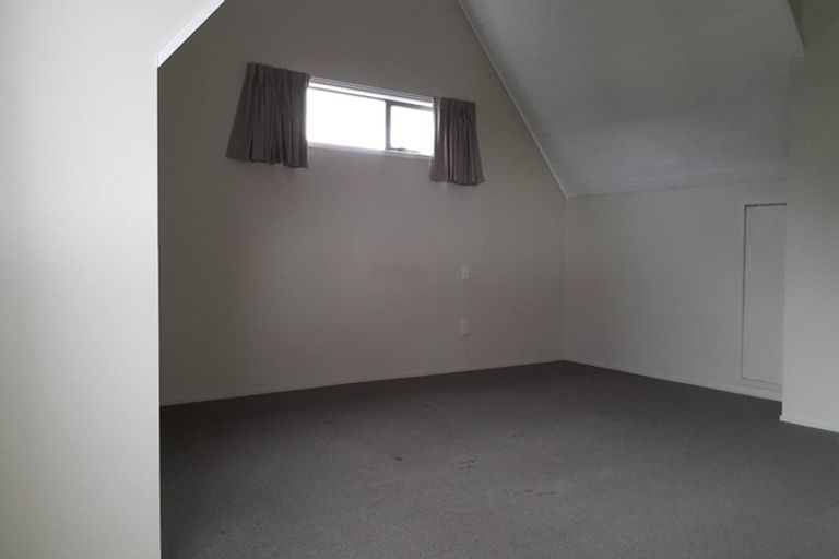 Photo of property in 3/11 Hall Road, Glenfield, Auckland, 0629