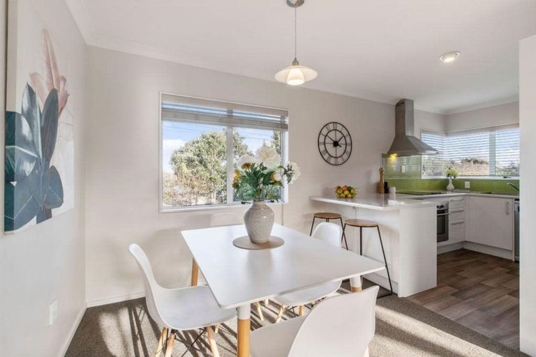 Photo of property in 3 Helga Crescent, Te Atatu Peninsula, Auckland, 0610