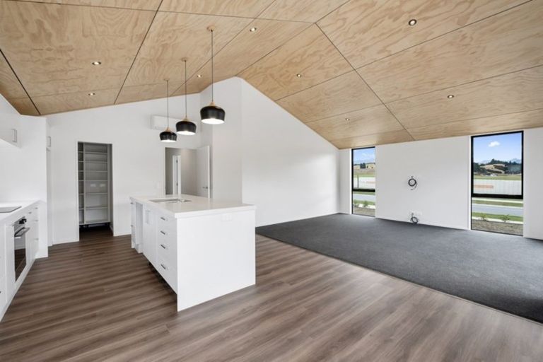 Photo of property in 48 Mount Creighton Crescent, Wanaka, 9305