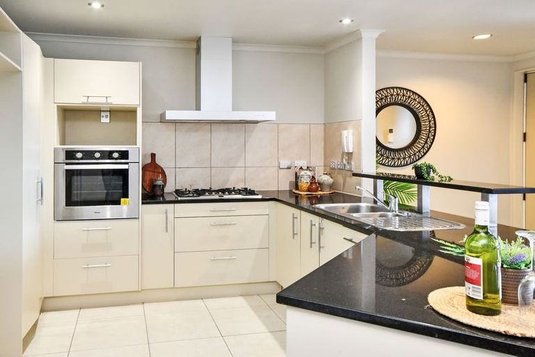 Photo of property in 61 The Track, Takanini, 2112