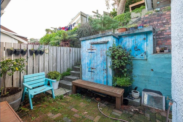 Photo of property in 126 Queens Drive, Lyall Bay, Wellington, 6022