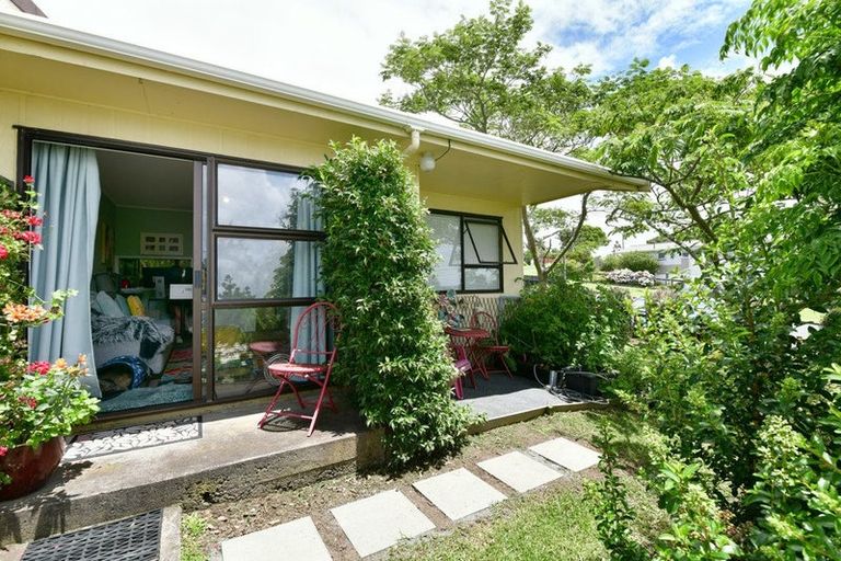 Photo of property in 1/3 Miro Street, Helensville, 0800