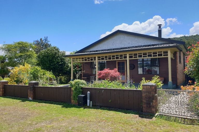 Photo of property in 35 Davis Street, Reefton, 7830
