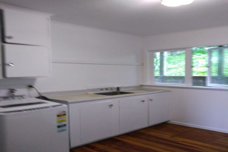 Photo of property in 15 Spenmoor Street, Newlands, Wellington, 6037