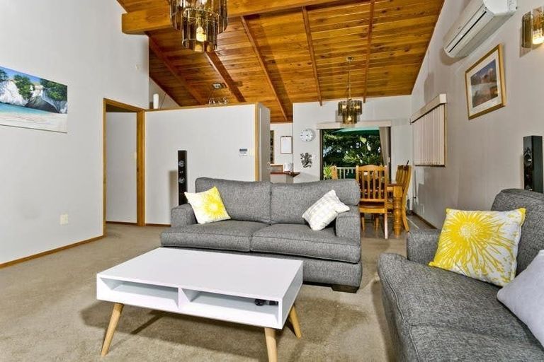 Photo of property in 2/32 Seaview Road, Glenfield, Auckland, 0629